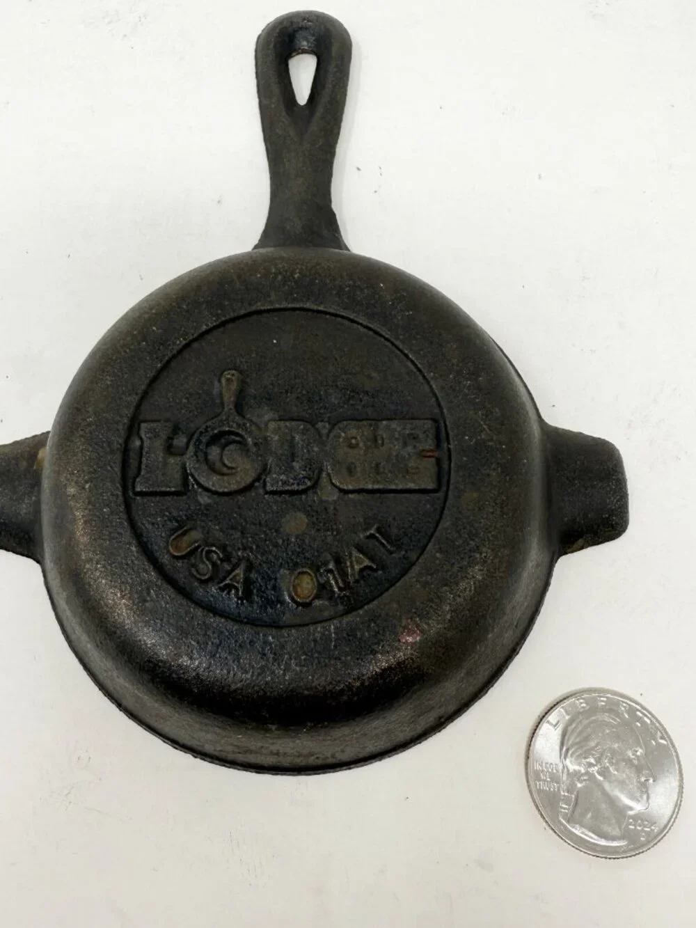 Vintage Lodge Cast Iron Skillet 01AT Miniature Spoon Rest Ashtray 6